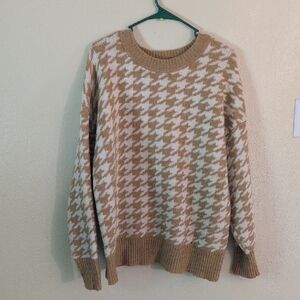 Women's Tan and White Houndstooth Sweater